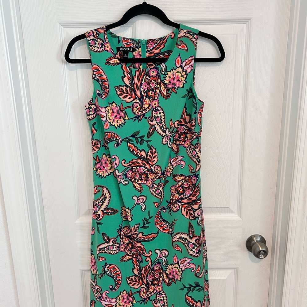 Roz & Ali Kelly Green  Paisley Floral Sleeveless  Dress. Size 2